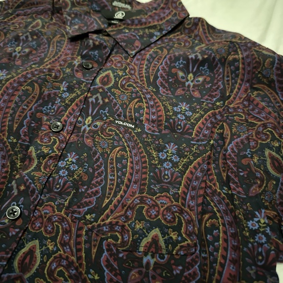 Volcom Short Sleeve Button-Up Sz Small - Picture 4 of 4